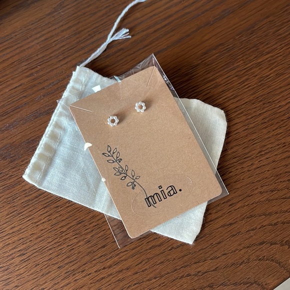 MIA. Jewelry - MIA. earrings style 3.